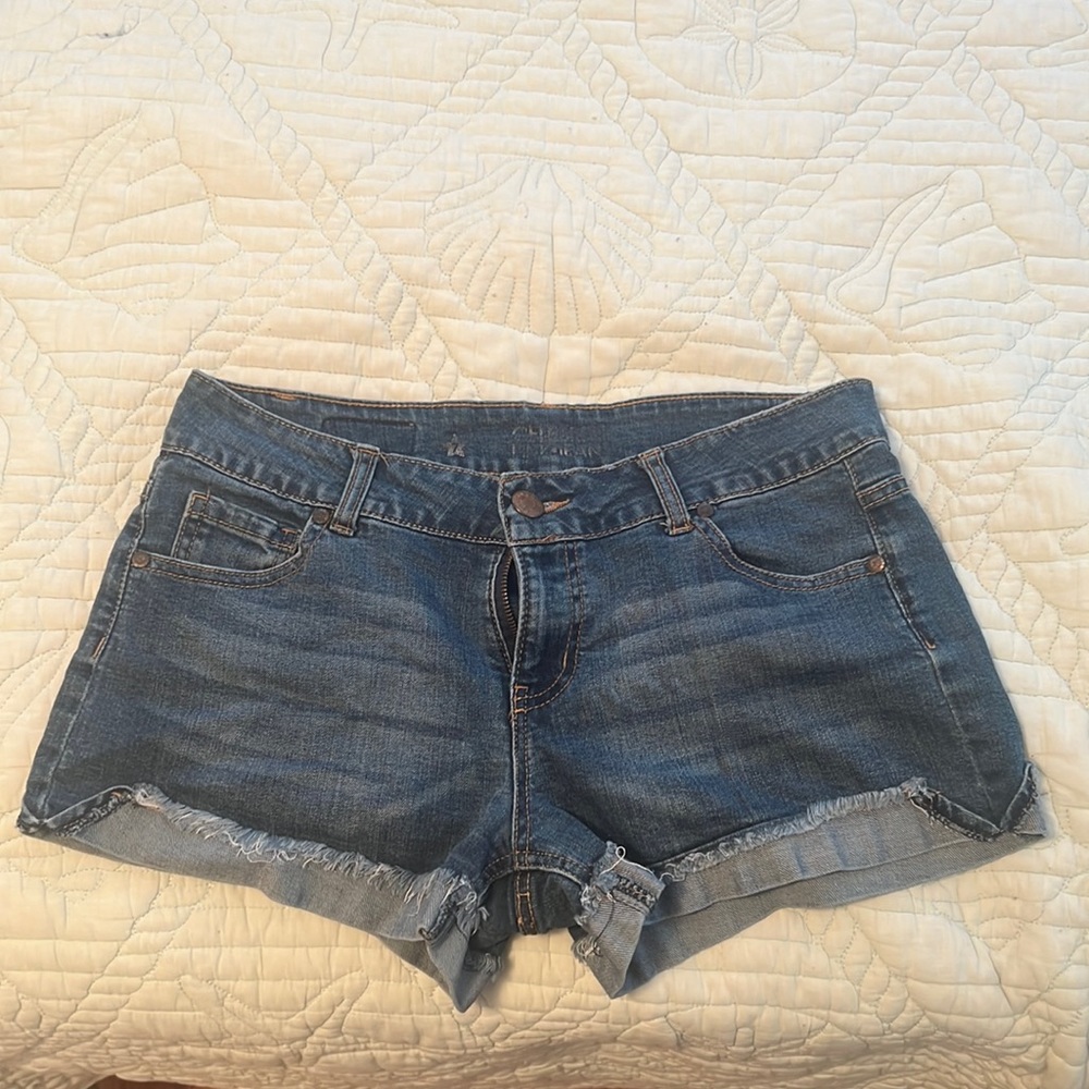 Celebrity pink size 7 blue Jean shorts